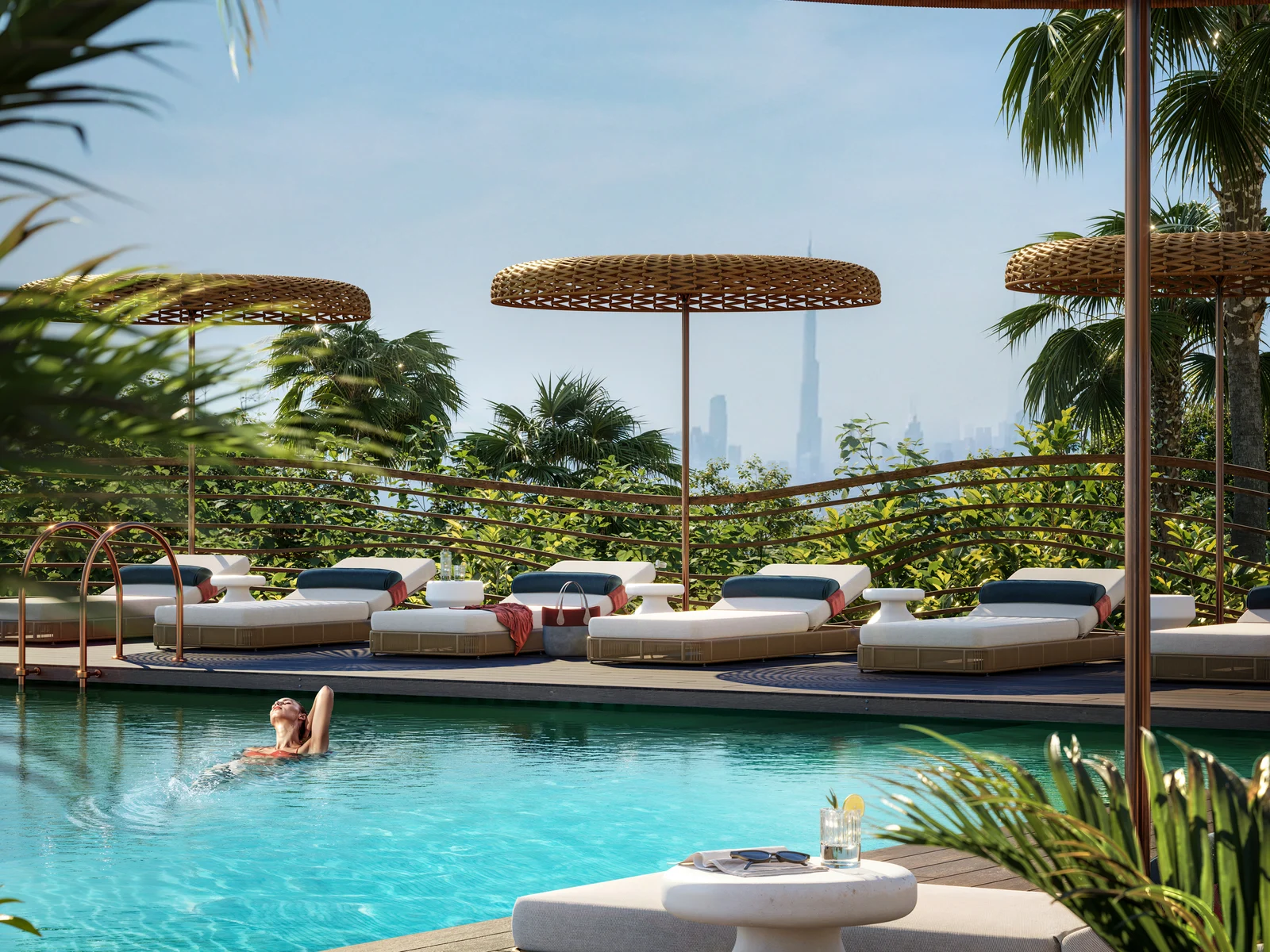 Talea, Pooldeck mit Liegen, Palmen und Blick auf die Skyline